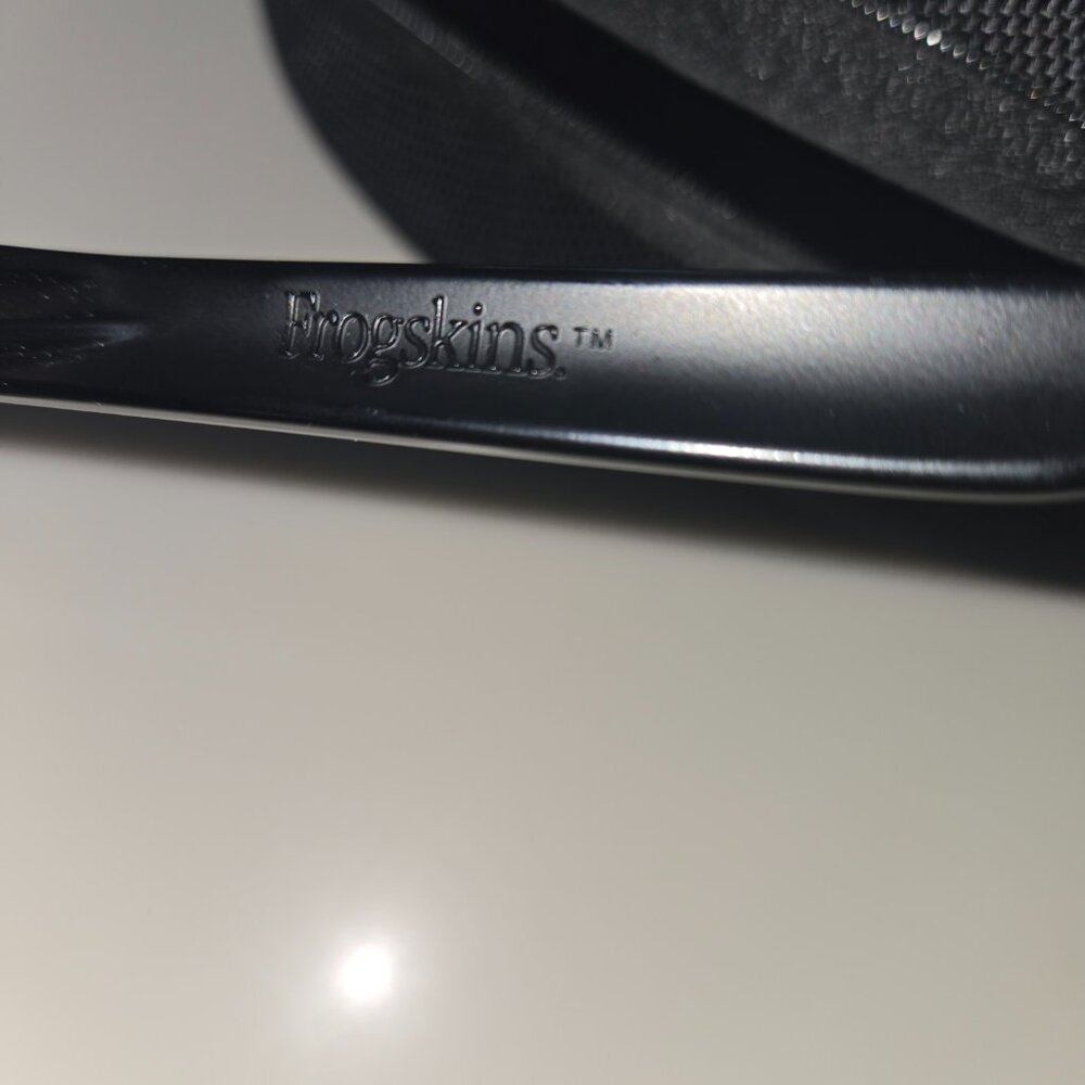 Oakley mens sun glasses - Picture 3 of 3